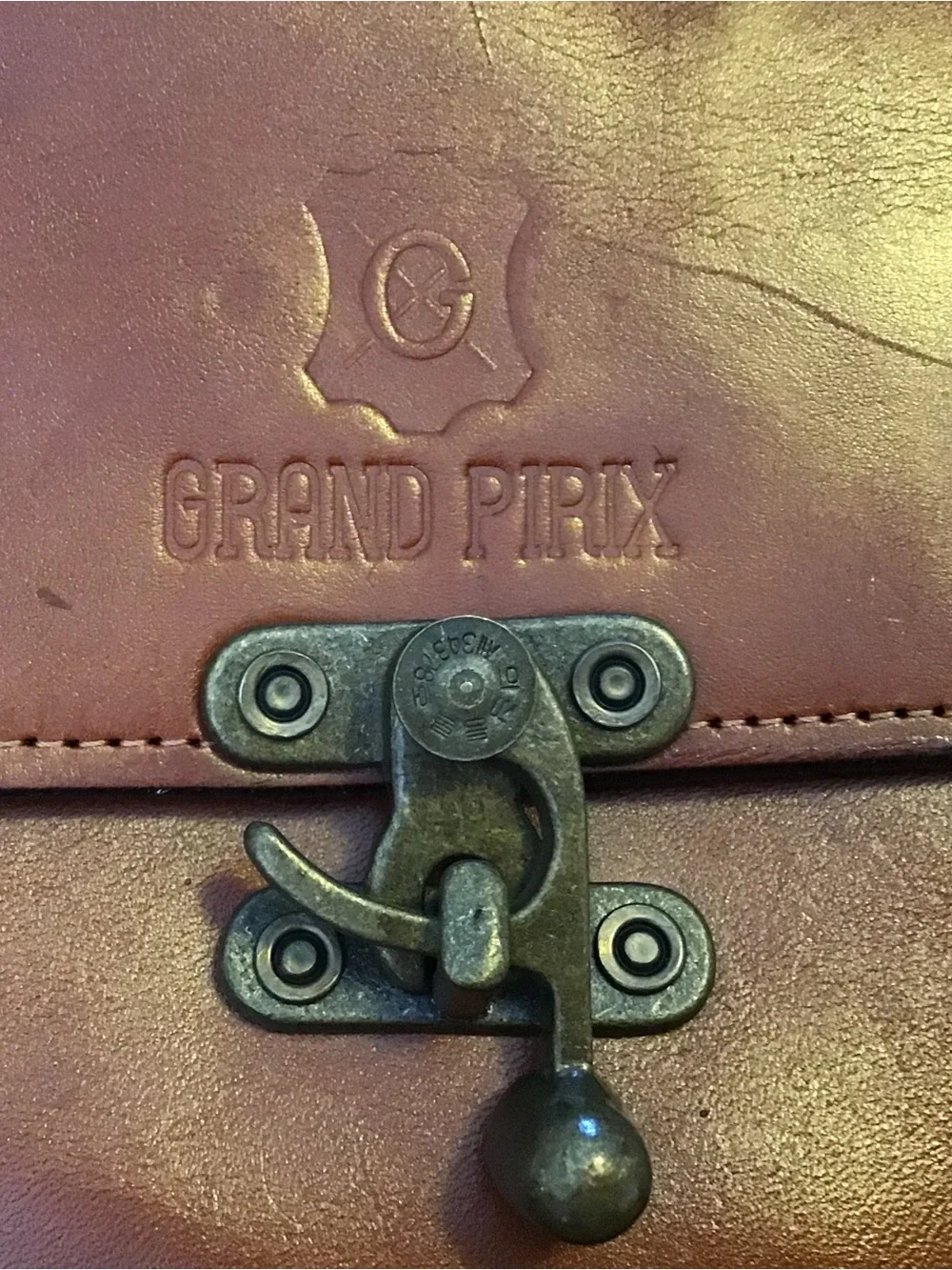 Grand Pirix premium tan